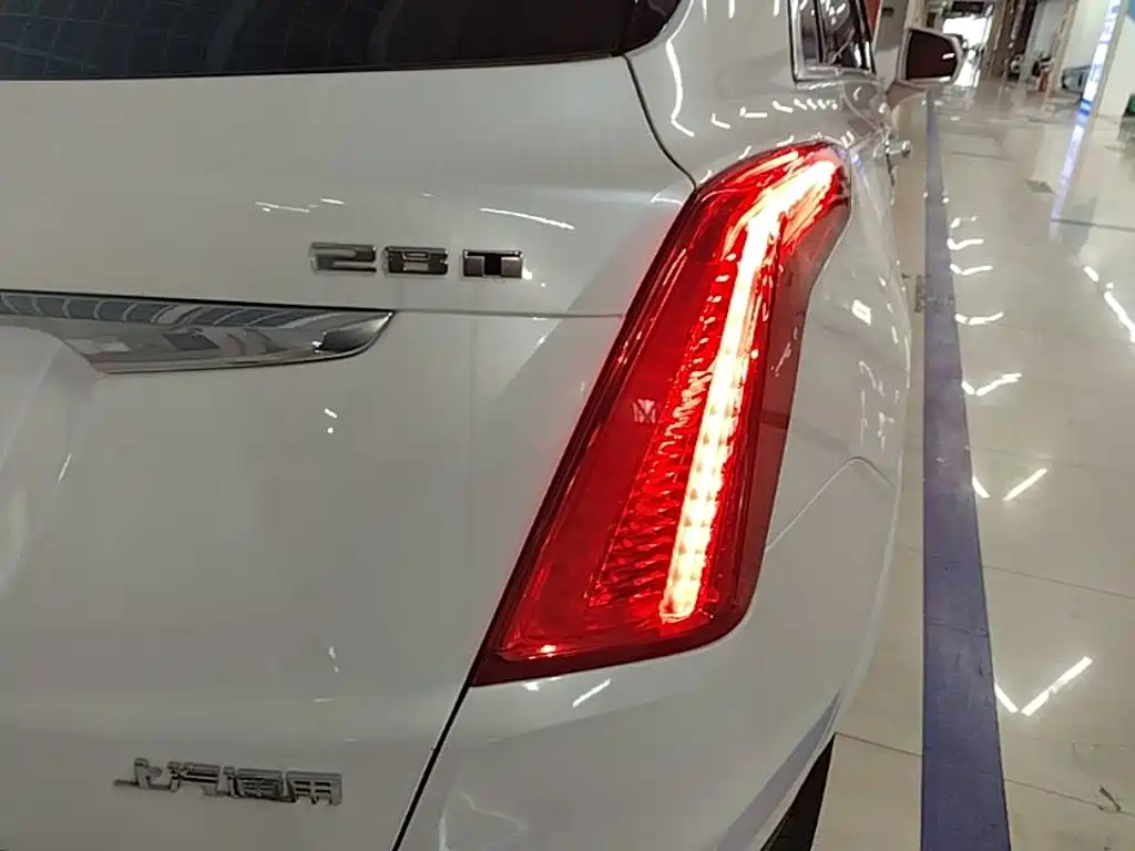 Cadillac XT5 — фото 8