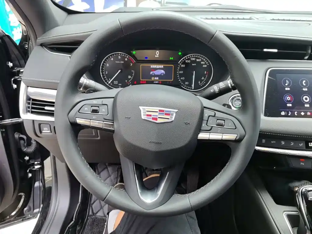 Cadillac XT4 — фото 11