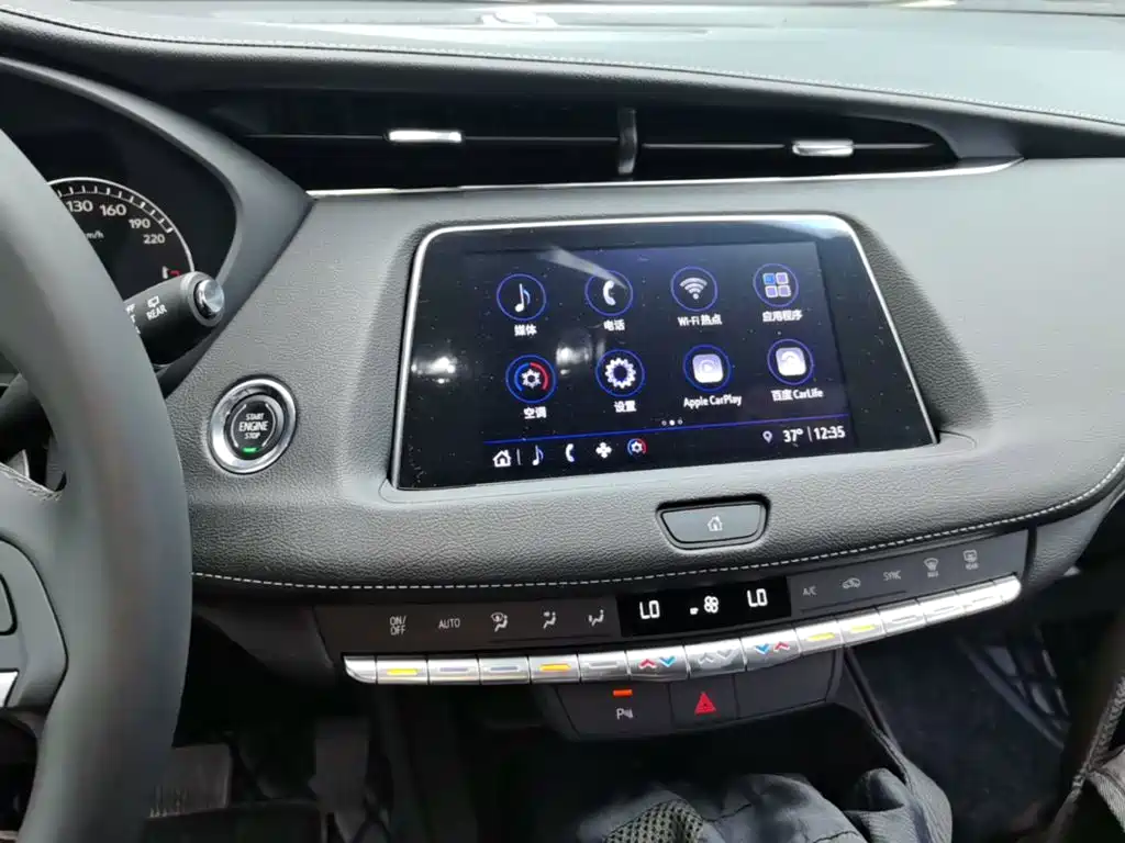 Cadillac XT4 — фото 13