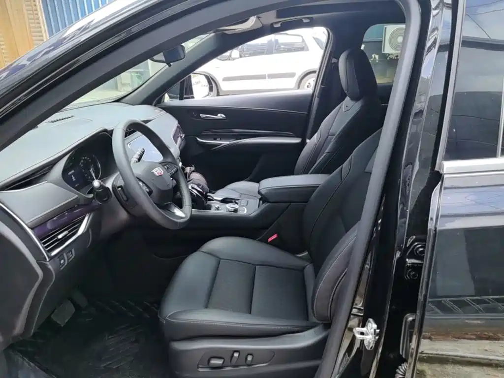 Cadillac XT4 — фото 15