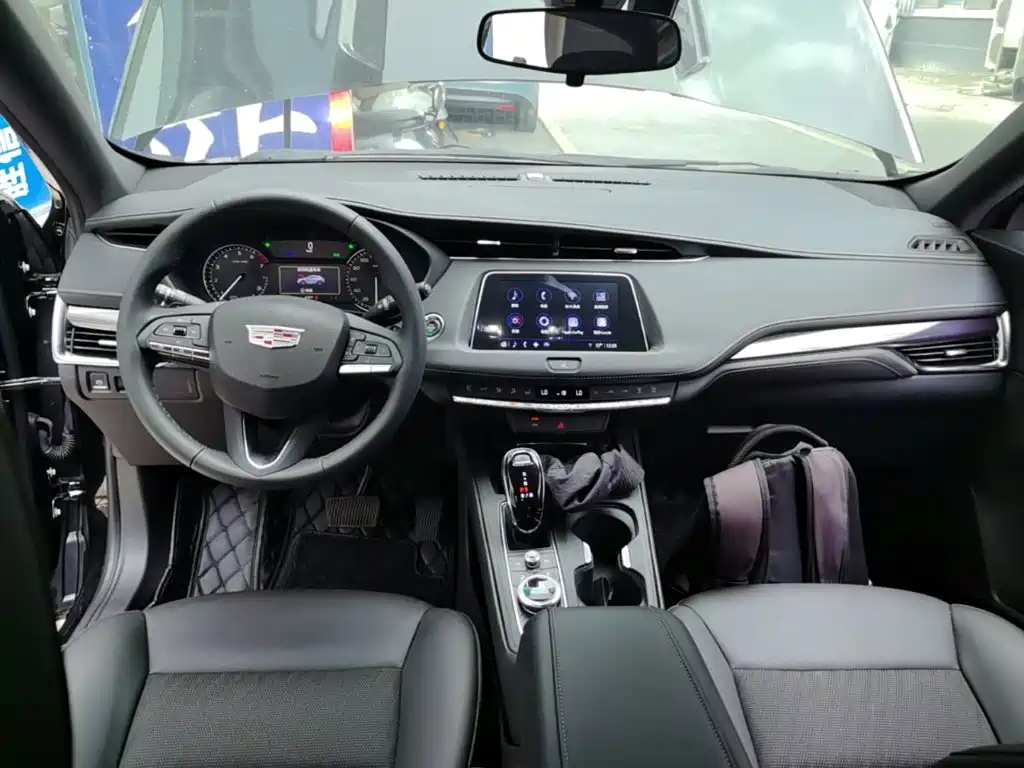 Cadillac XT4 — фото 10