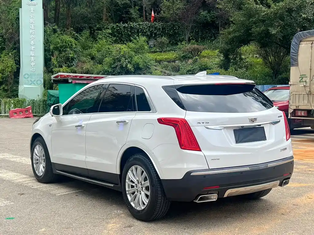 Cadillac XT5 — фото 7