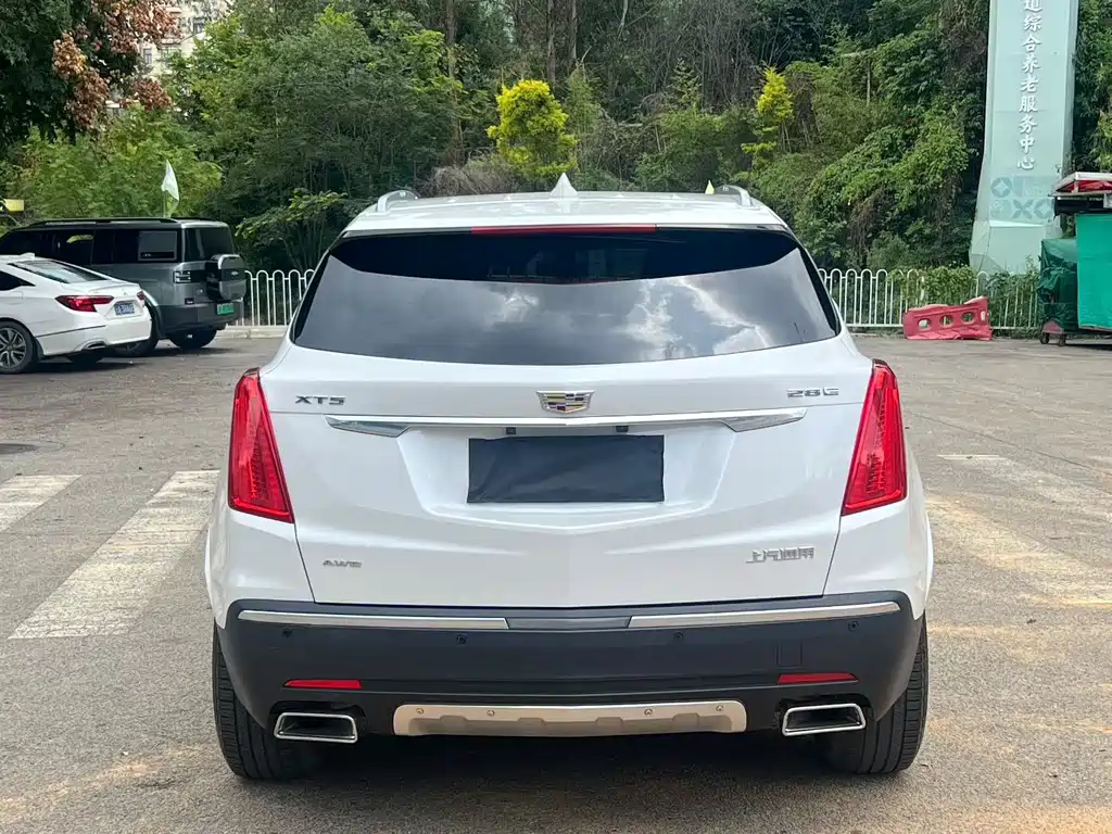 Cadillac XT5 — фото 8