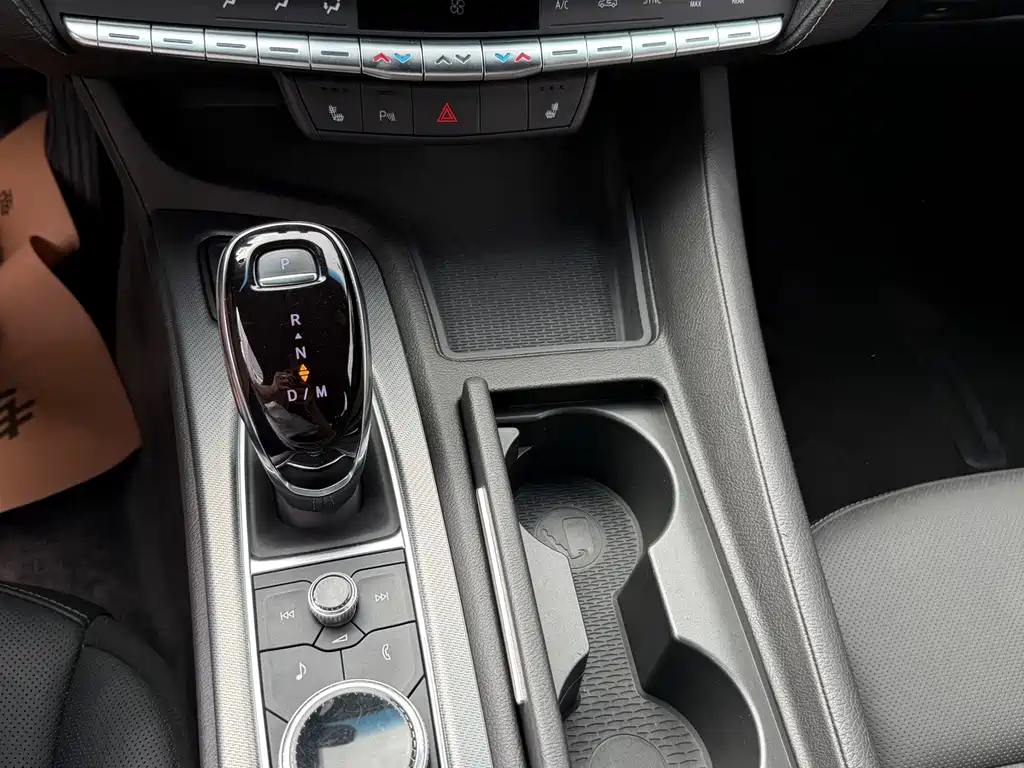 Cadillac CT5 — фото 11