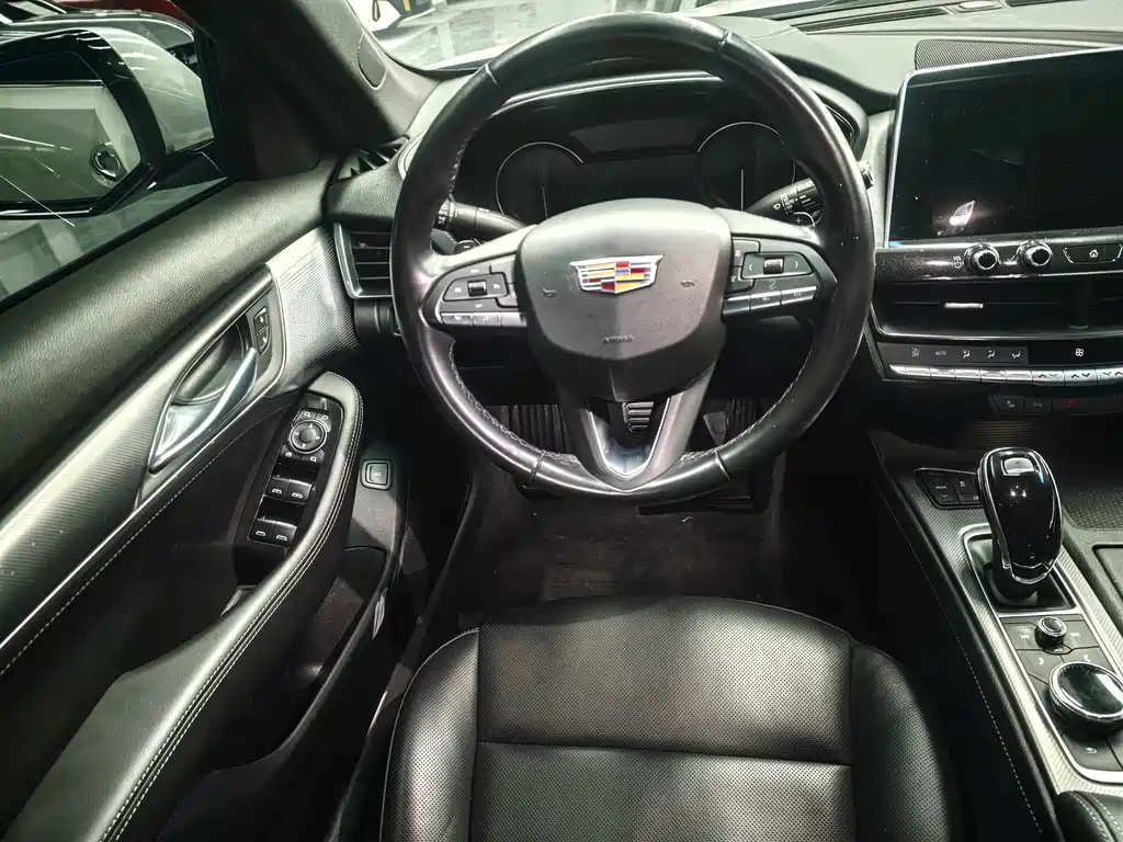 Cadillac CT5 — фото 11