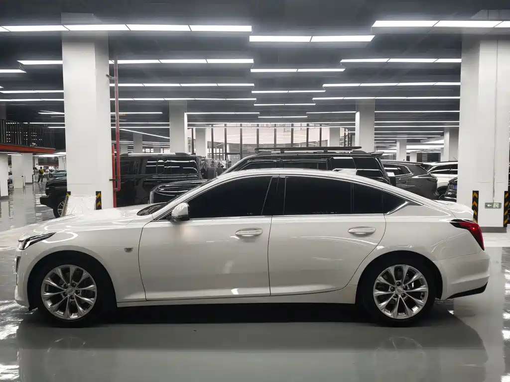Cadillac CT5 — фото 18