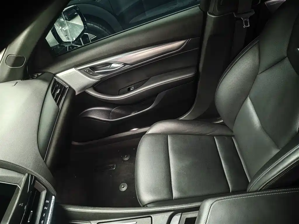 Cadillac CT5 — фото 7