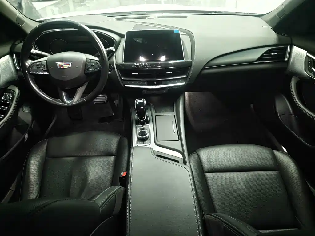 Cadillac CT5 — фото 10