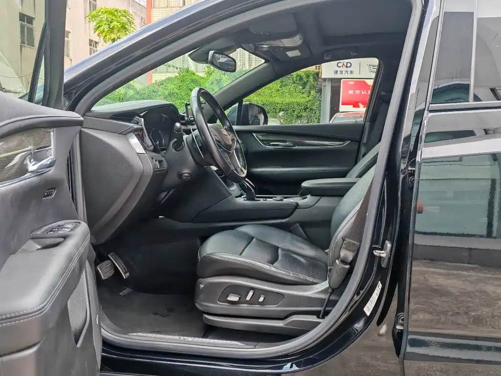 Cadillac XT5 — фото 9