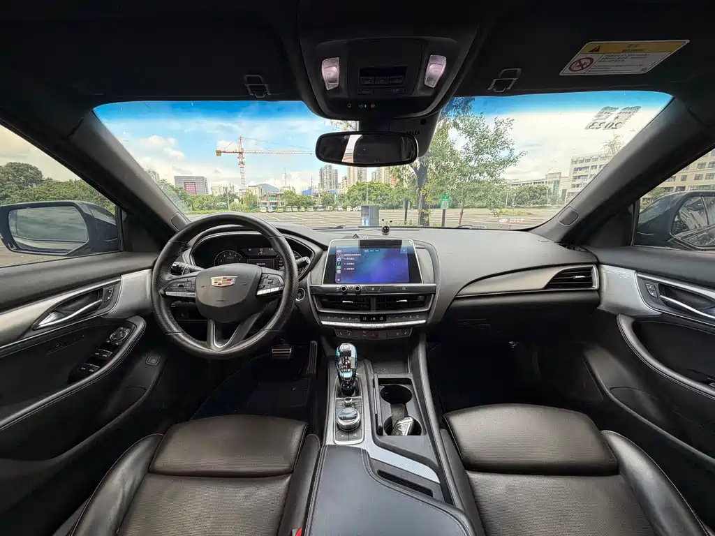 Cadillac CT5 — фото 9
