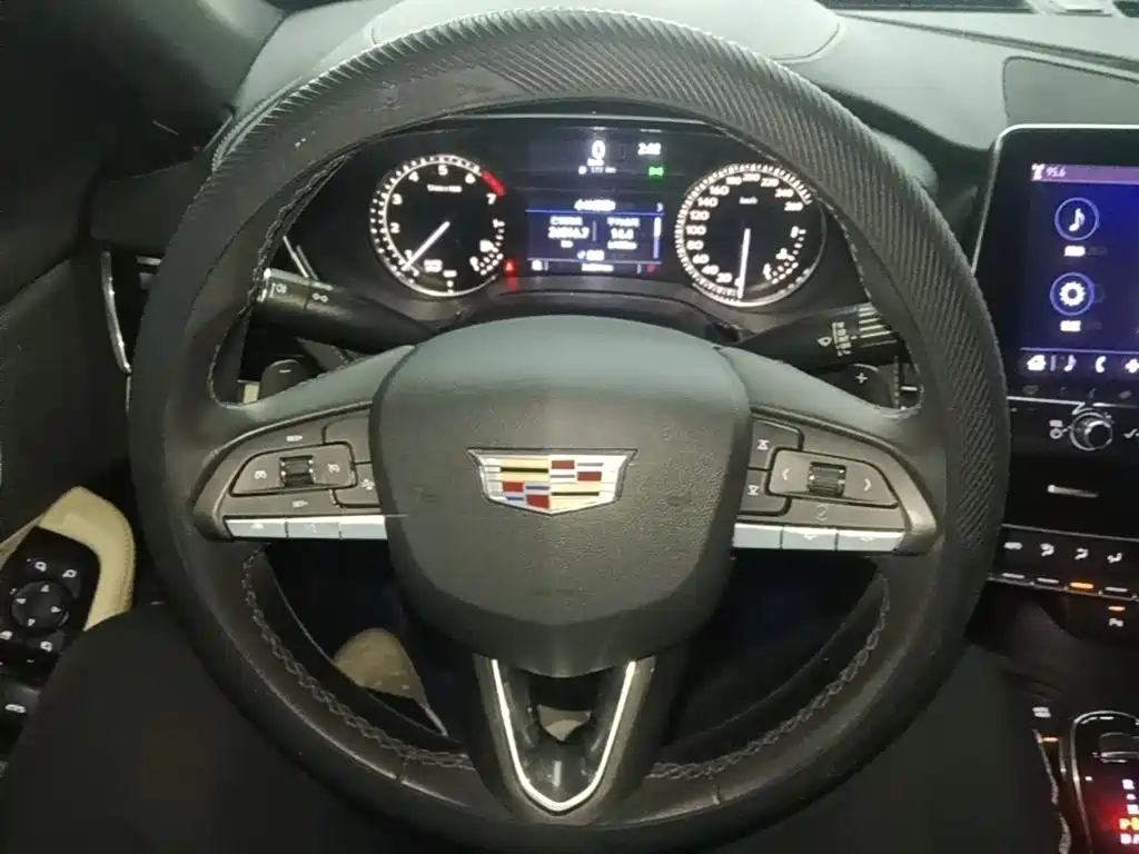 Cadillac CT5 — фото 11