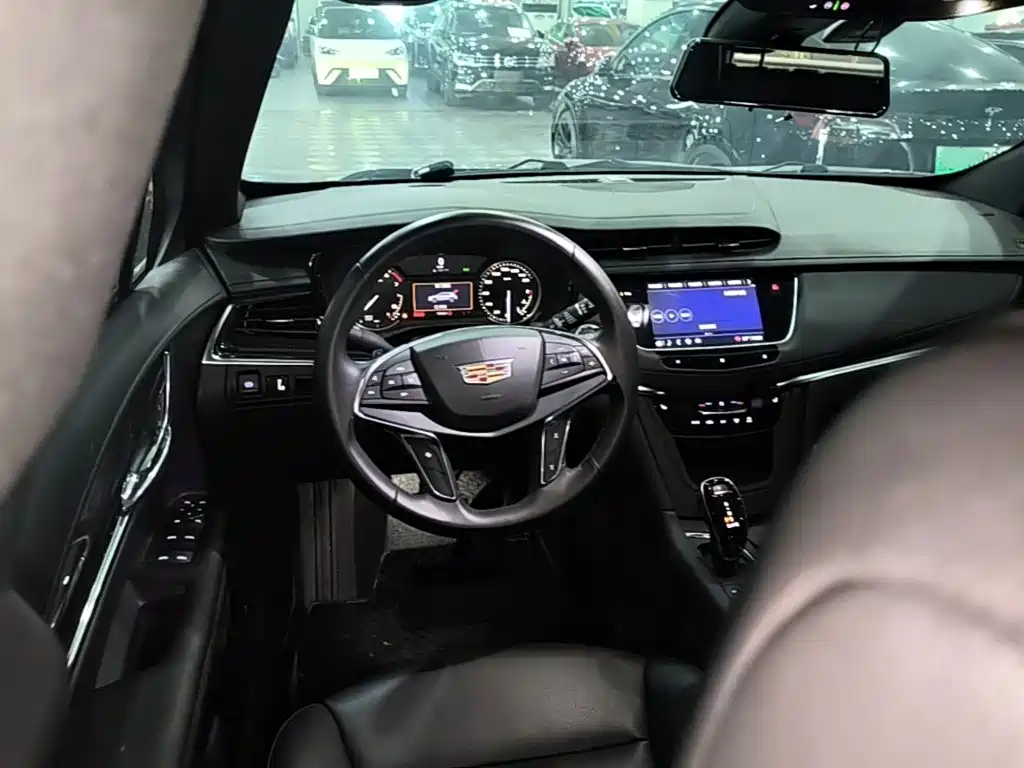 Cadillac XT5 — фото 11