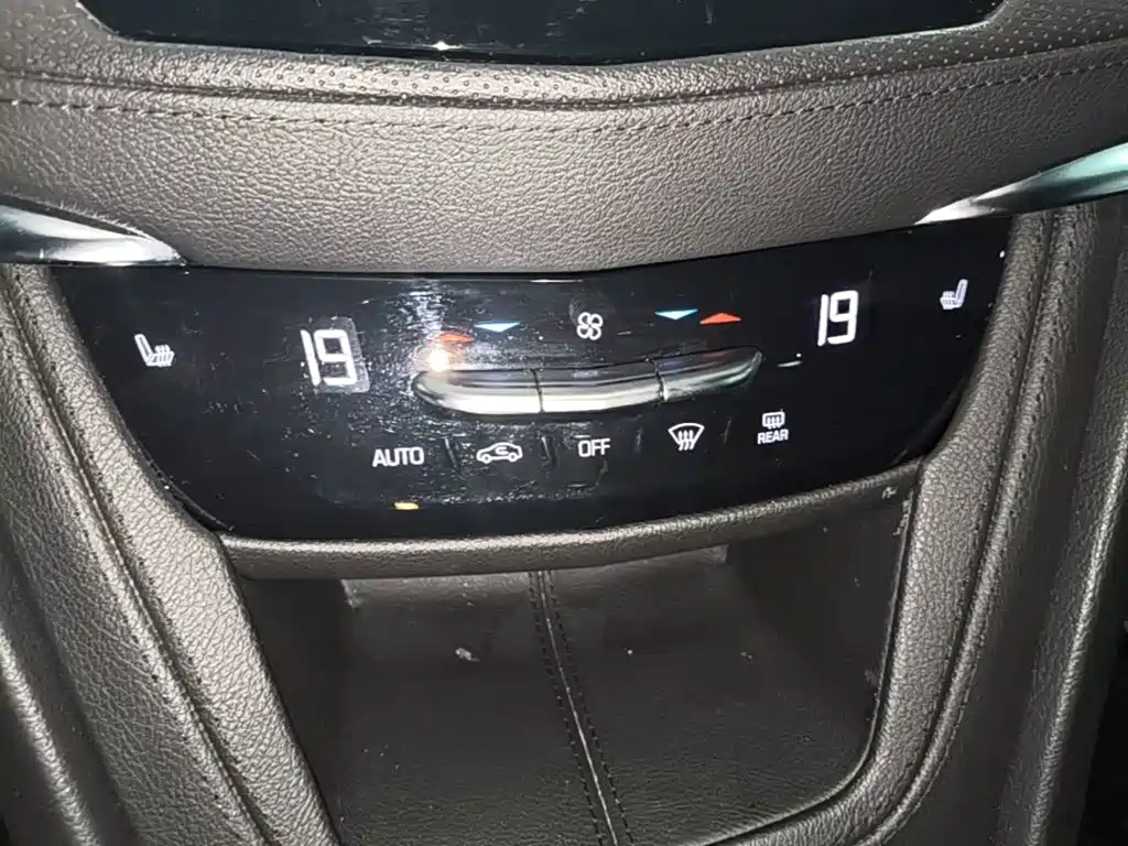 Cadillac XT5 — фото 13