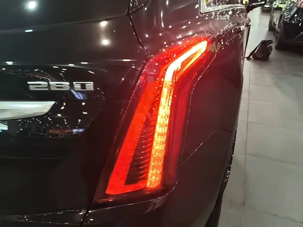 Cadillac XT5 — фото 8