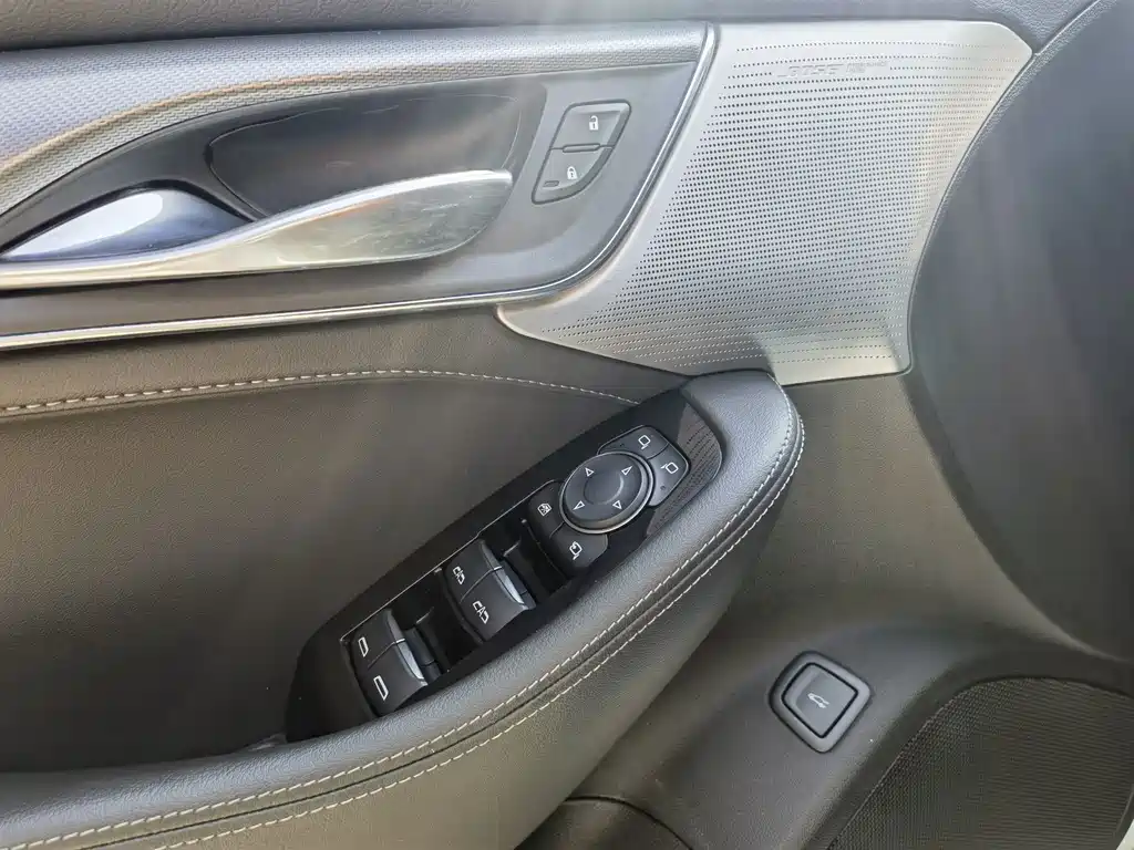 Cadillac CT5 — фото 11