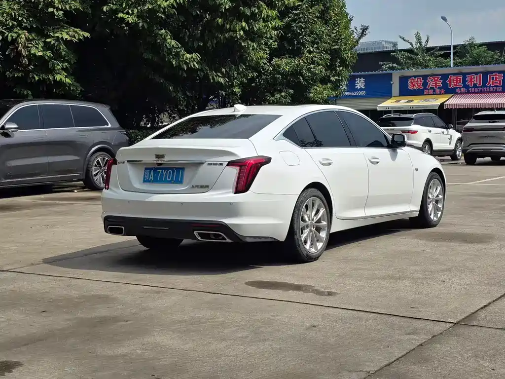 Cadillac CT5 — фото 7