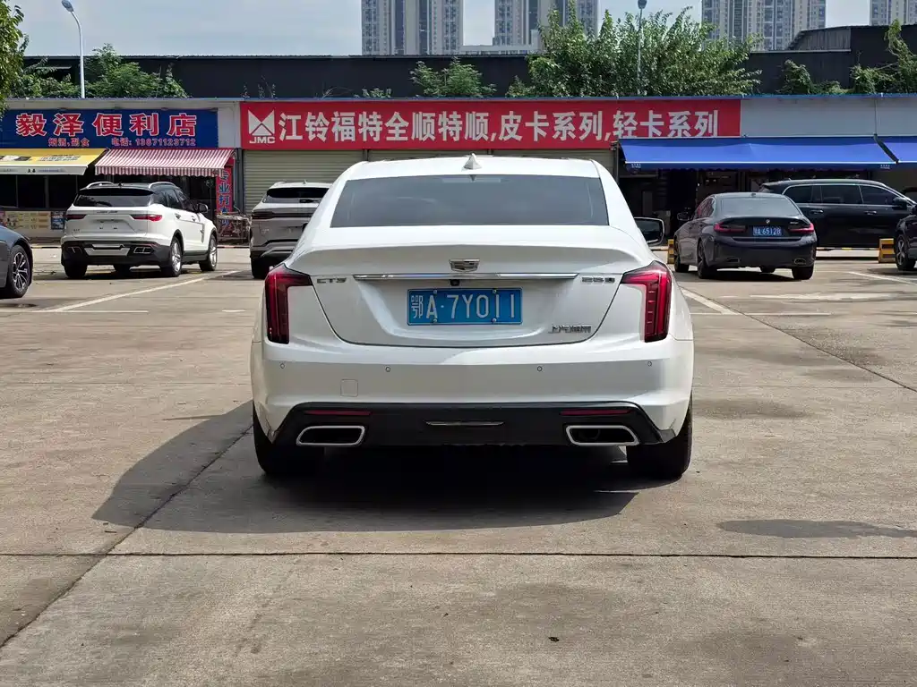 Cadillac CT5 — фото 8
