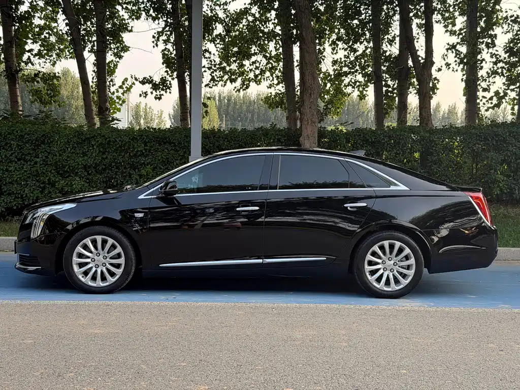 Cadillac XTS — фото 15