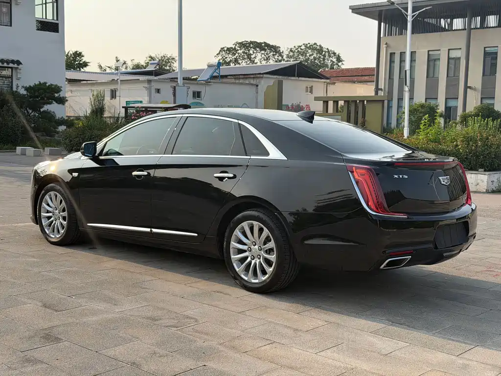 Cadillac XTS — фото 6