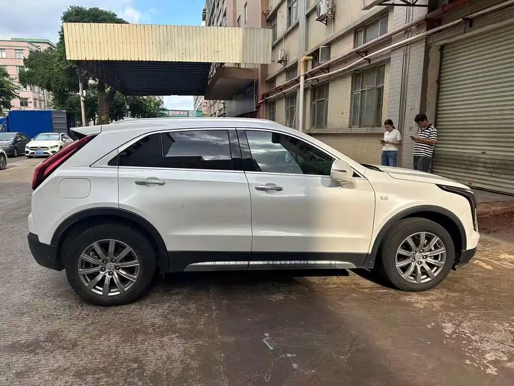 Cadillac XT4 — фото 6