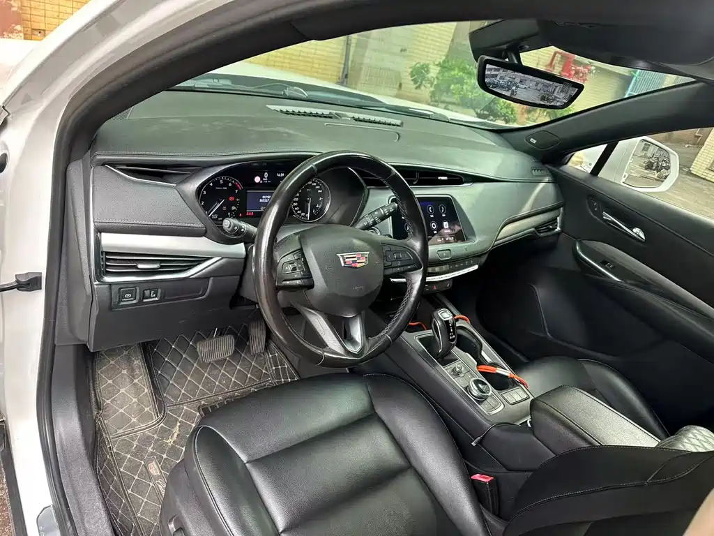 Cadillac XT4 — фото 8