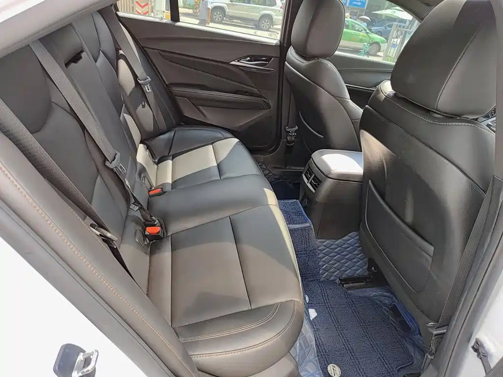 Cadillac CT4 — фото 11