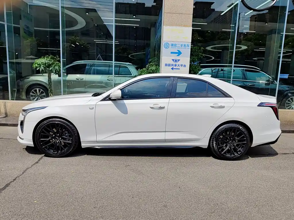 Cadillac CT4 — фото 3