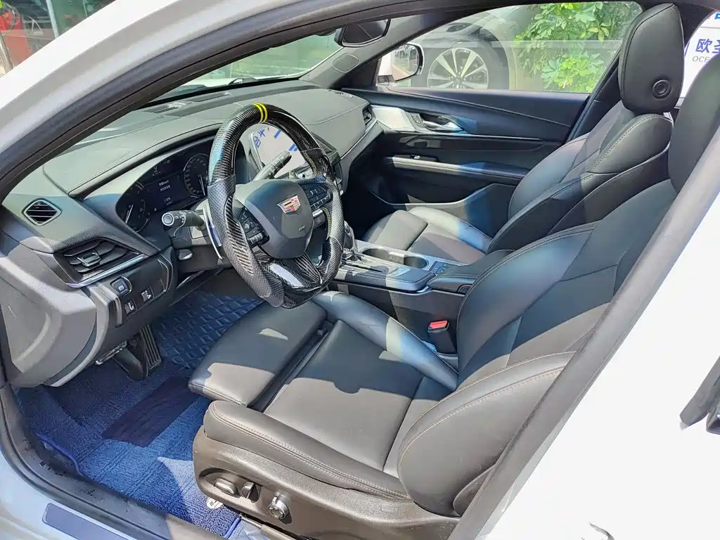 Cadillac CT4 — фото 7