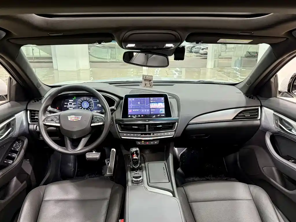 Cadillac CT5 — фото 8