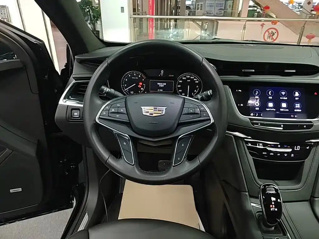 Cadillac XT5 — фото 11