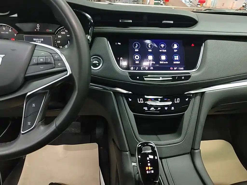 Cadillac XT5 — фото 13