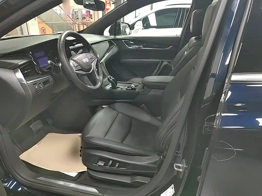 Cadillac XT5 — фото 15