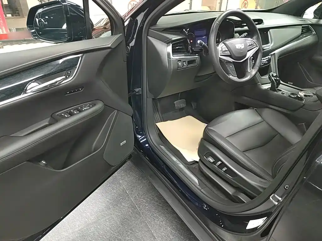 Cadillac XT5 — фото 16