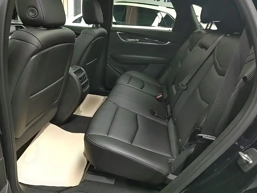 Cadillac XT5 — фото 17
