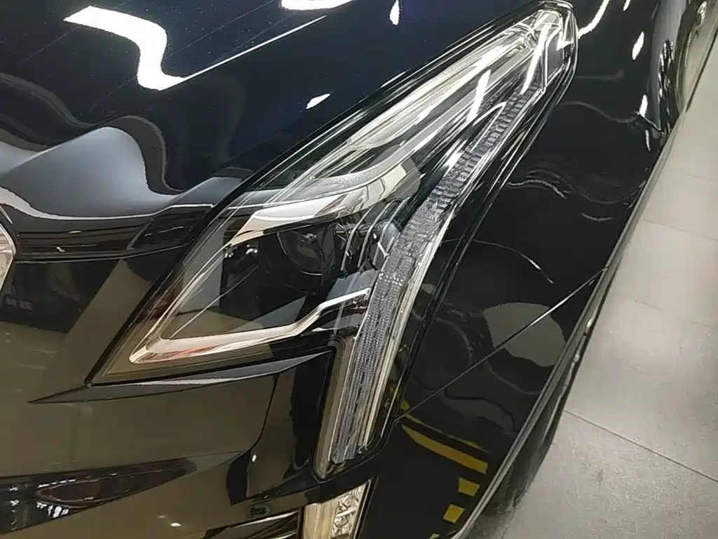 Cadillac XT5 — фото 24