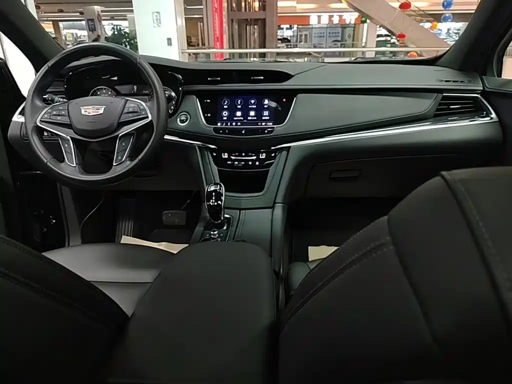 Cadillac XT5 — фото 10