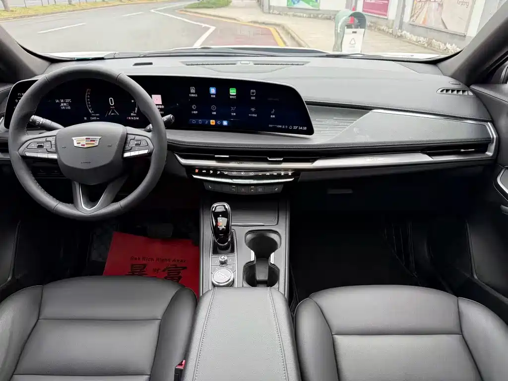 Cadillac XT4 — фото 11