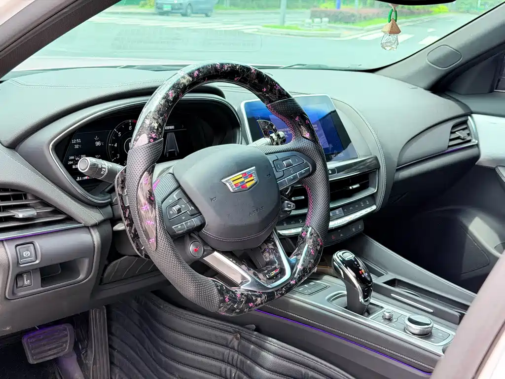 Cadillac CT5 — фото 7