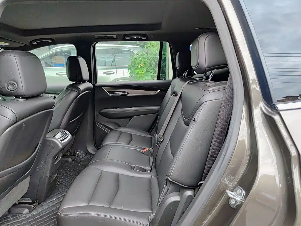Cadillac XT6 — фото 8