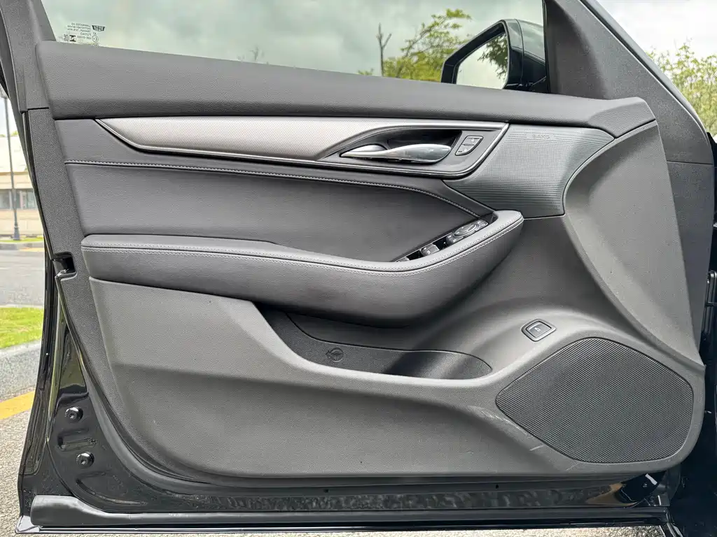 Cadillac CT5 — фото 15
