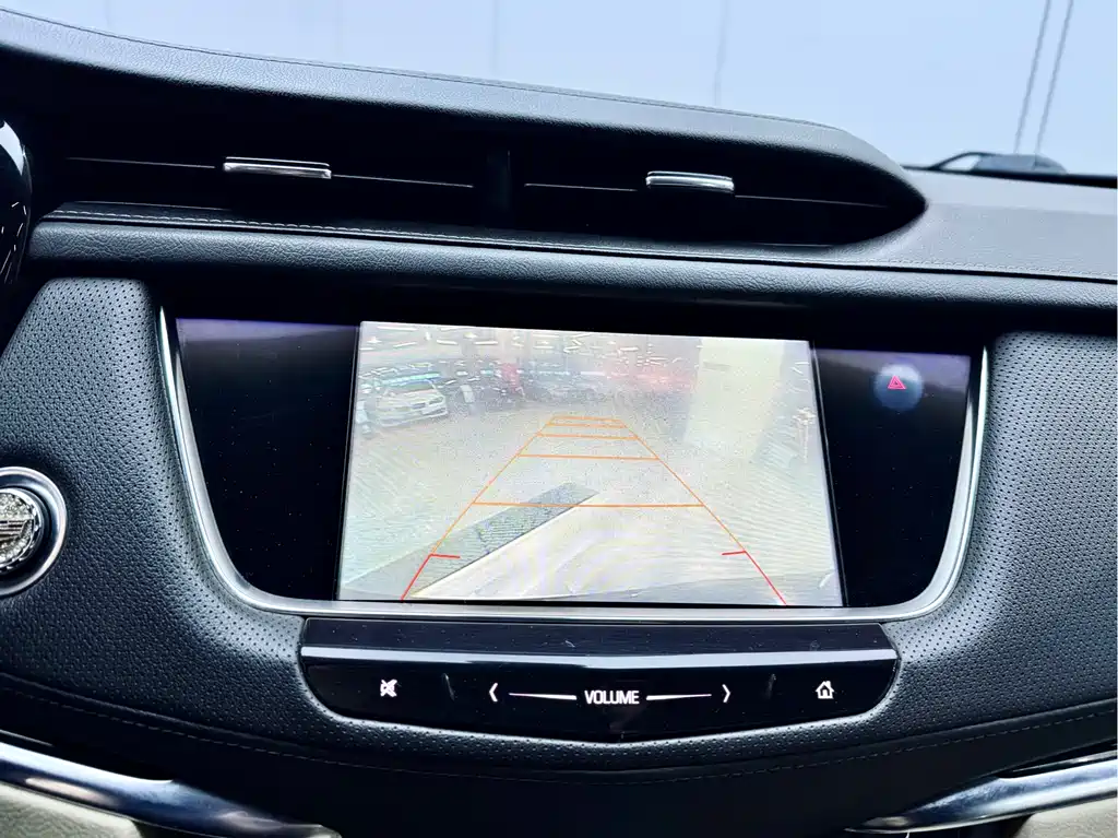 Cadillac XT5 — фото 14