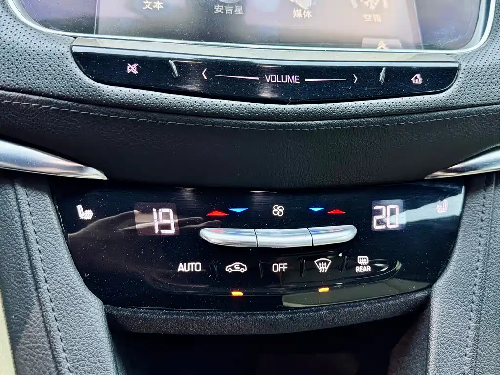 Cadillac XT5 — фото 15