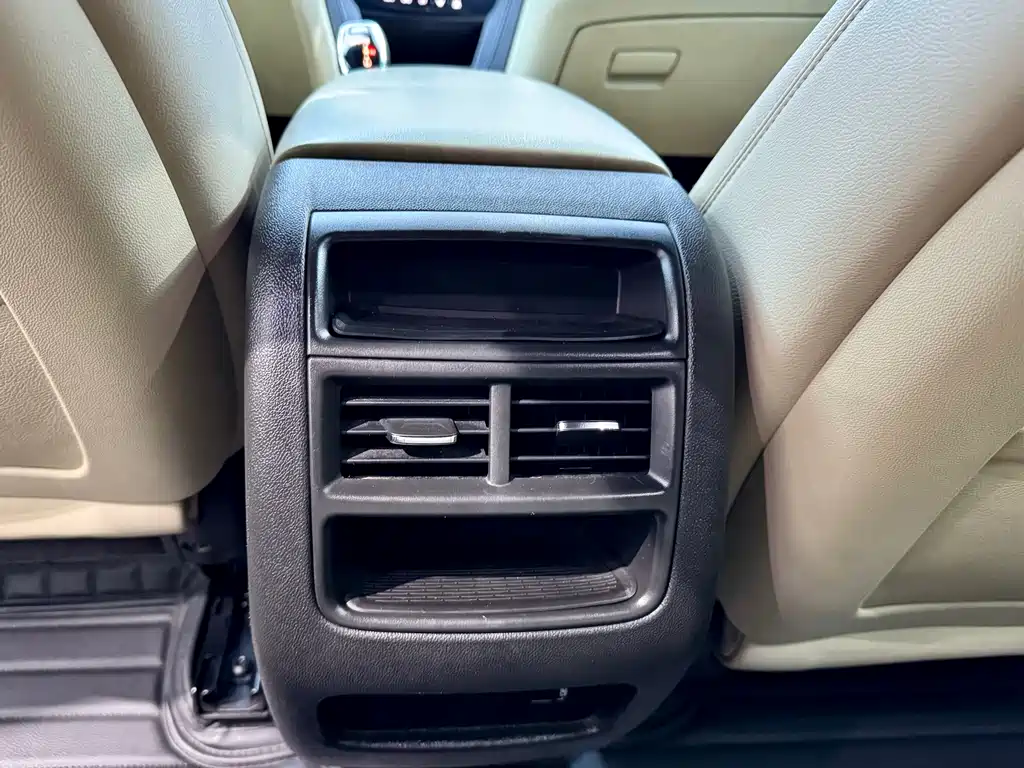 Cadillac XT5 — фото 18