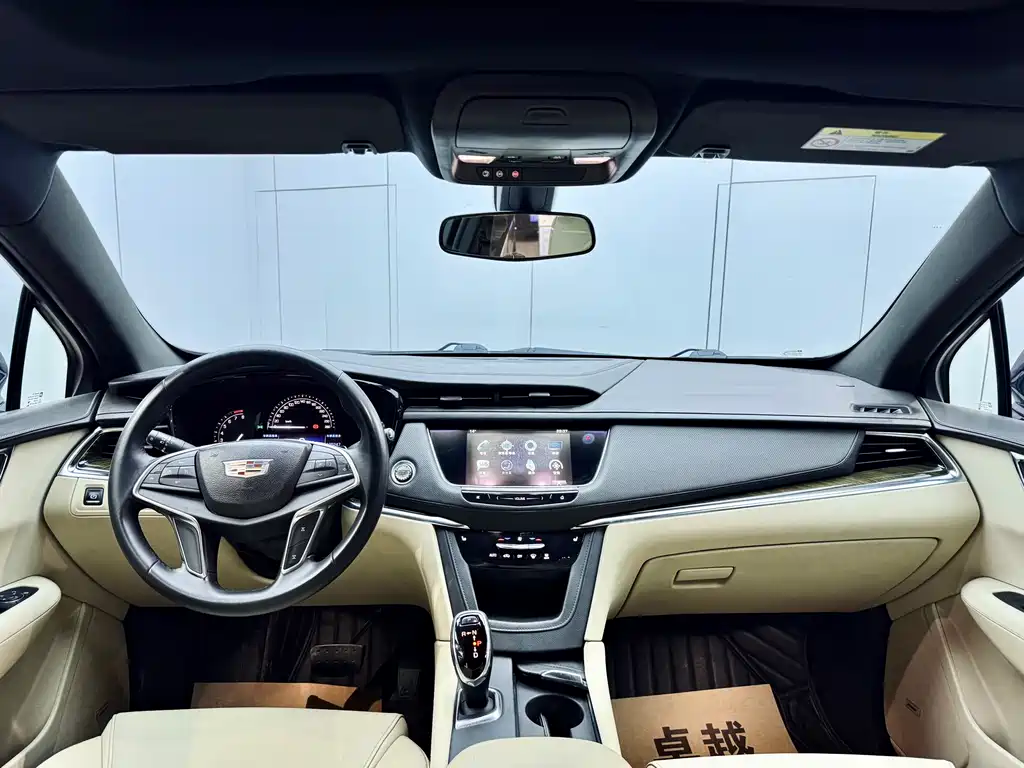 Cadillac XT5 — фото 19