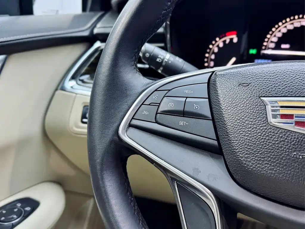 Cadillac XT5 — фото 20