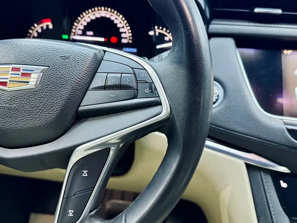 Cadillac XT5 — фото 21
