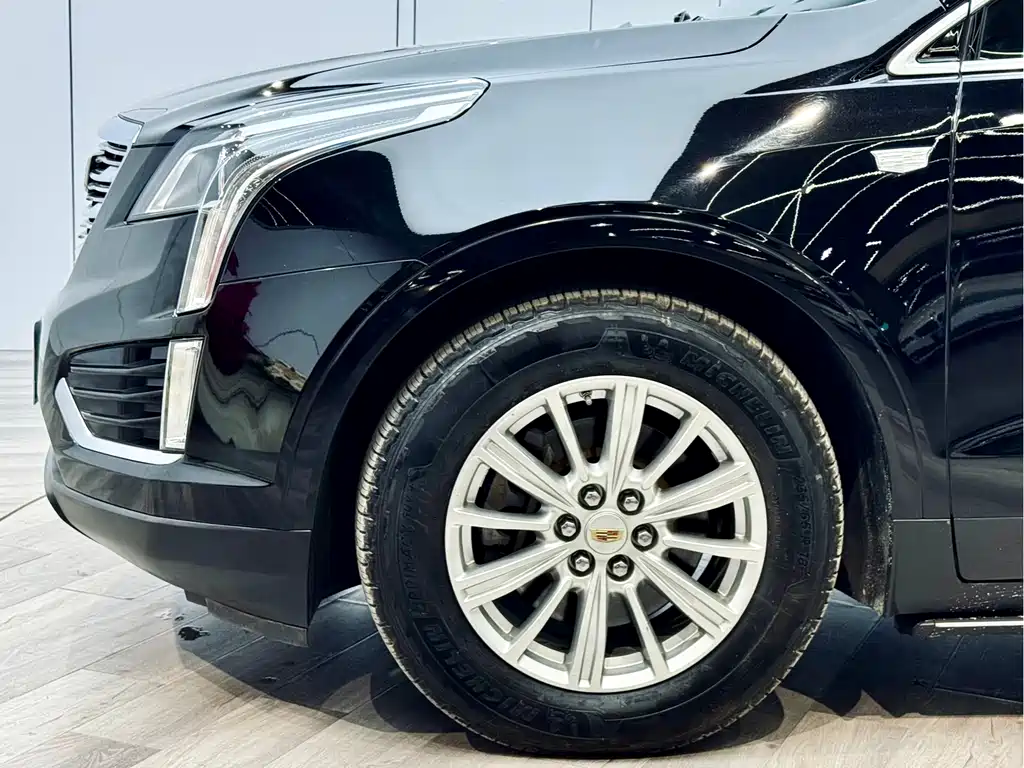 Cadillac XT5 — фото 28