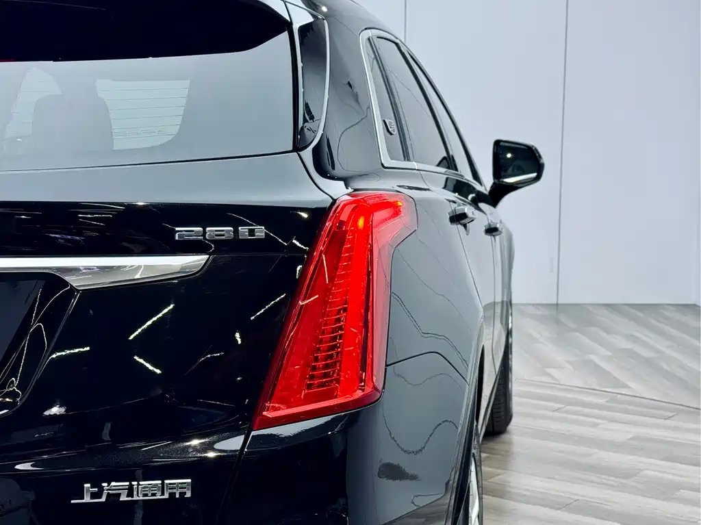 Cadillac XT5 — фото 29