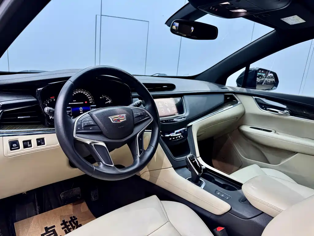 Cadillac XT5 — фото 8