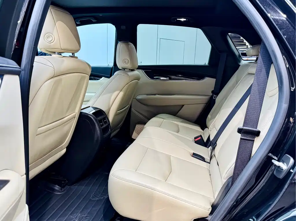 Cadillac XT5 — фото 10